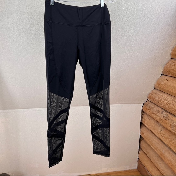 PINK VICTORIA’S SECRET ULTIMATE Black leggings. Size small. Reflective Logo back - Picture 1 of 7